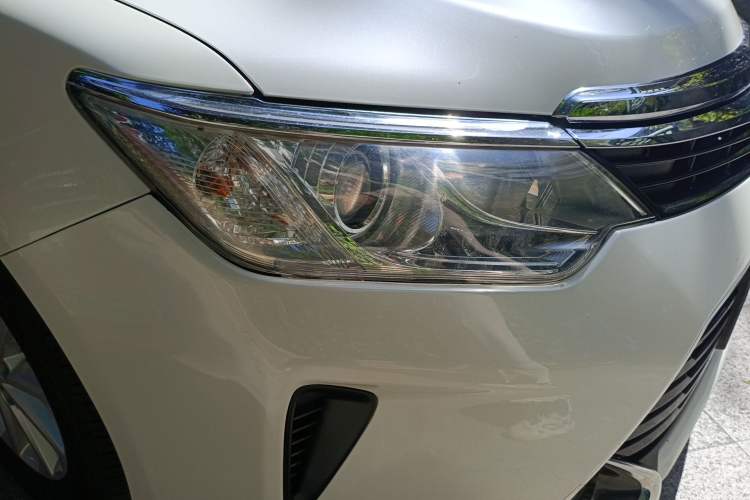 Used Toyota Camry 2016 2.0G 10th Anniversary Leading Edition Right Front Headlight