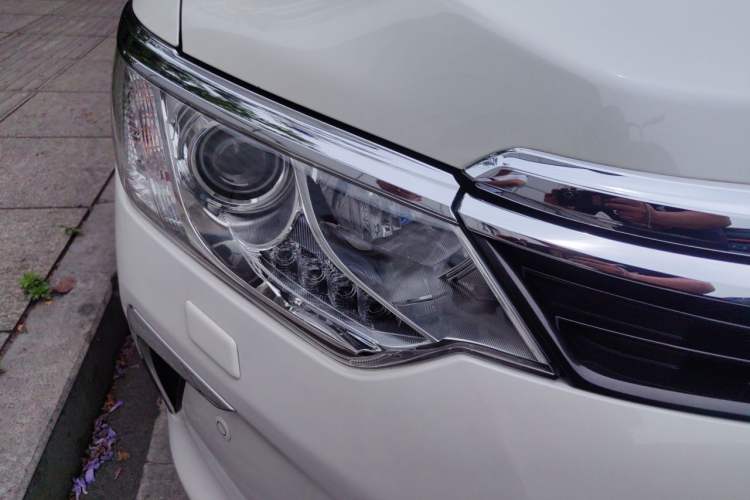 Used Toyota Camry 2016 2.5G 10th Anniversary Deluxe Navigation Edition Right Front Headlight