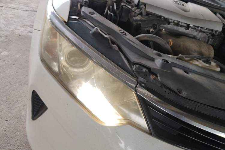 Used Toyota Camry 2016 2.0G 10th Anniversary Leading Edition Right Front Headlight