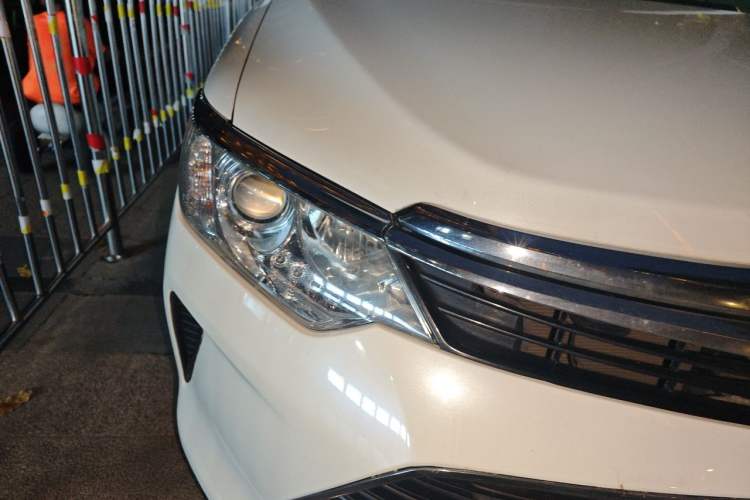 Used Toyota Camry 2016 2.0G 10th Anniversary Leading Edition Right Front Headlight