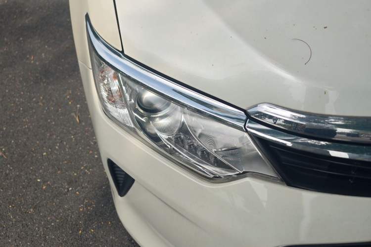 Used Toyota Camry 2016 2.0G 10th Anniversary Leading Edition Right Front Headlight