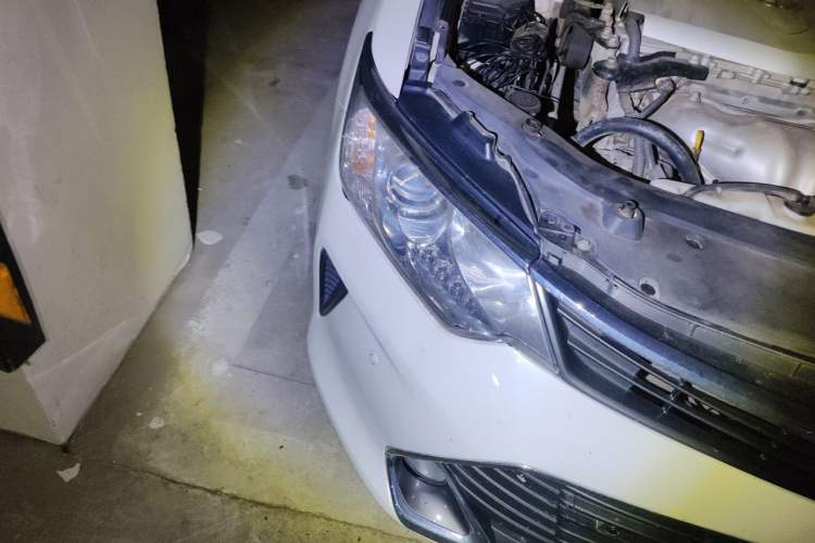 Used Toyota Camry 2016 2.0G 10th Anniversary Leading Edition Right Front Headlight