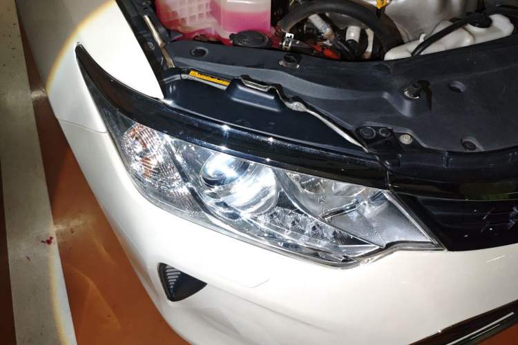 Used Toyota Camry 2016 Dual-Engine 2.5 HG 10th Anniversary Deluxe Navigation Edition Right Front Headlight