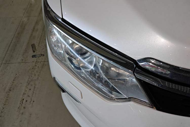 Used Toyota Camry 2016 2.0G 10th Anniversary Luxury Edition Right Front Headlight