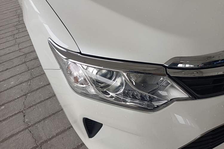 Used Toyota Camry 2016 2.0G 10th Anniversary Leading Edition Right Front Headlight