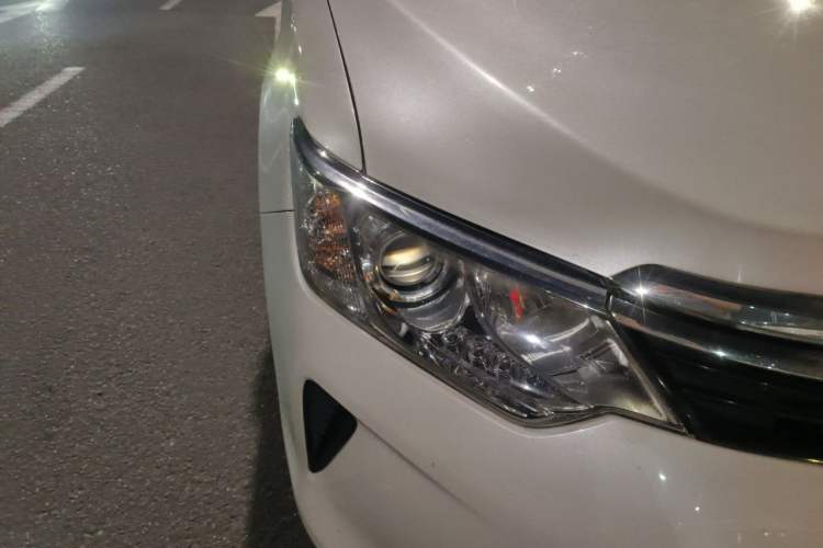 Used Toyota Camry 2016 2.0G 10th Anniversary Leading Edition Right Front Headlight