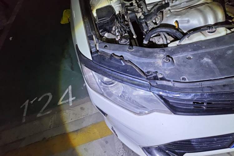 Used Toyota Camry 2016 2.0E 10th Anniversary Elite Edition Right Front Headlight