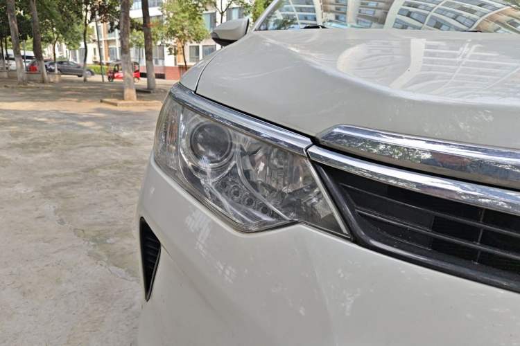 Used Toyota Camry 2016 2.0G 10th Anniversary Leading Edition Right Front Headlight