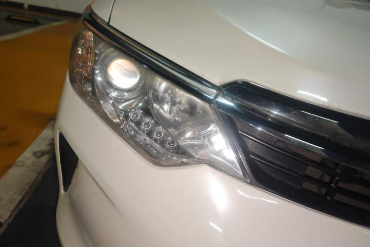Used Toyota Camry 2016 2.0E 10th Anniversary Elite Edition Right Front Headlight