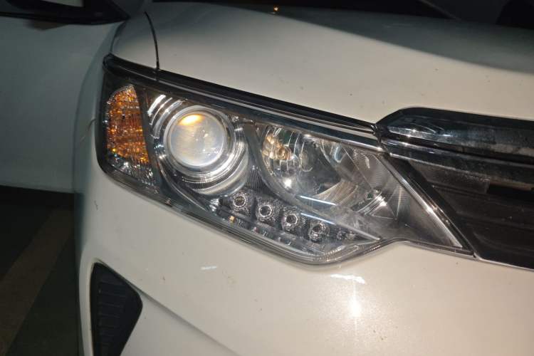 Used Toyota Camry 2016 2.0G 10th Anniversary Leading Edition Right Front Headlight