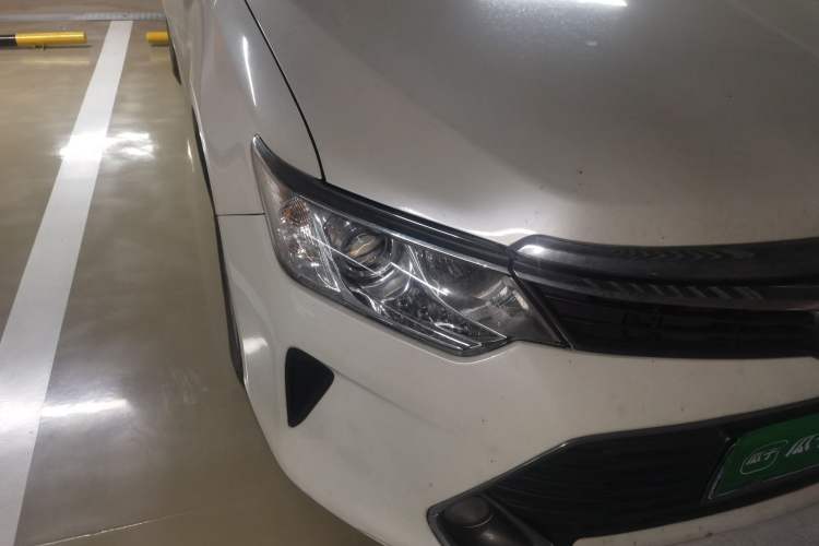 Used Toyota Camry 2016 2.0G 10th Anniversary Leading Edition Right Front Headlight