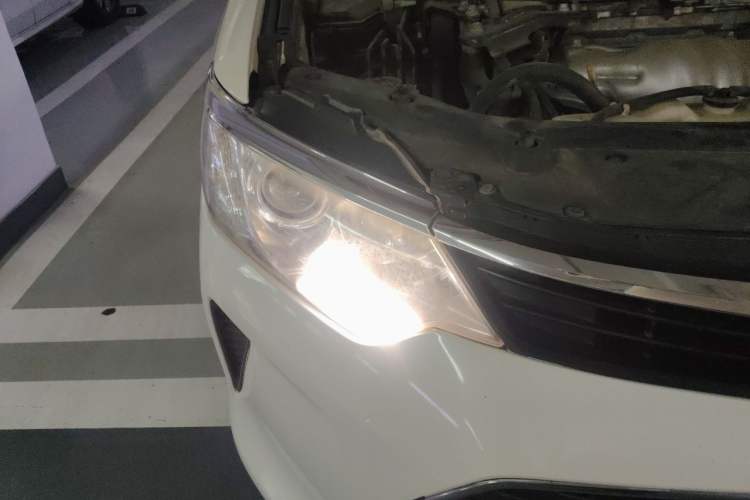 Used Toyota Camry 2016 2.0G 10th Anniversary Leading Edition Right Front Headlight