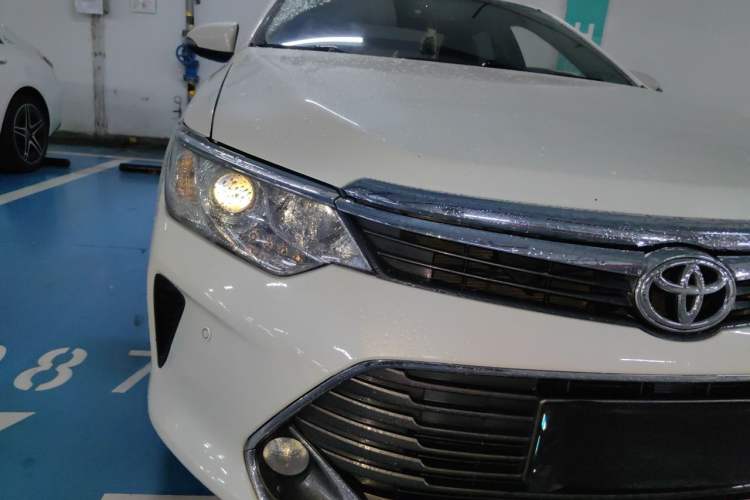 Used Toyota Camry 2016 2.0G 10th Anniversary Leading Edition Right Front Headlight