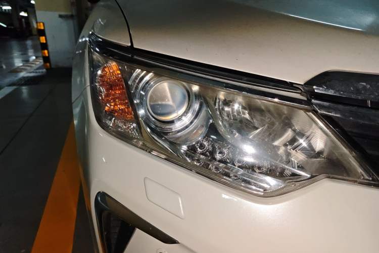 Used Toyota Camry 2016 2.5G 10th Anniversary Deluxe Navigation Edition Right Front Headlight