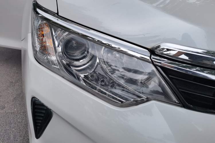 Used Toyota Camry 2016 2.0G 10th Anniversary Leading Edition Right Front Headlight