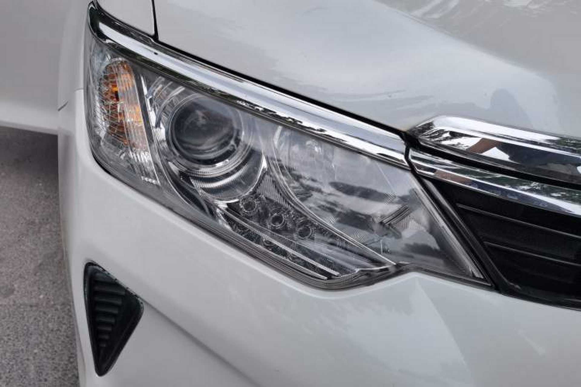 Used Toyota Camry 2016 2.0G 10th Anniversary Leading Edition Right Front Headlight