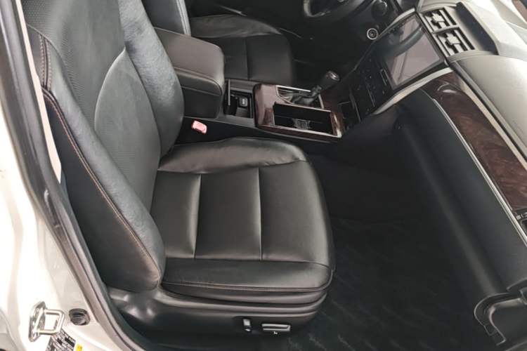 Used Toyota Camry 2016 2.0G 10th Anniversary Leading Edition Right Front Seat