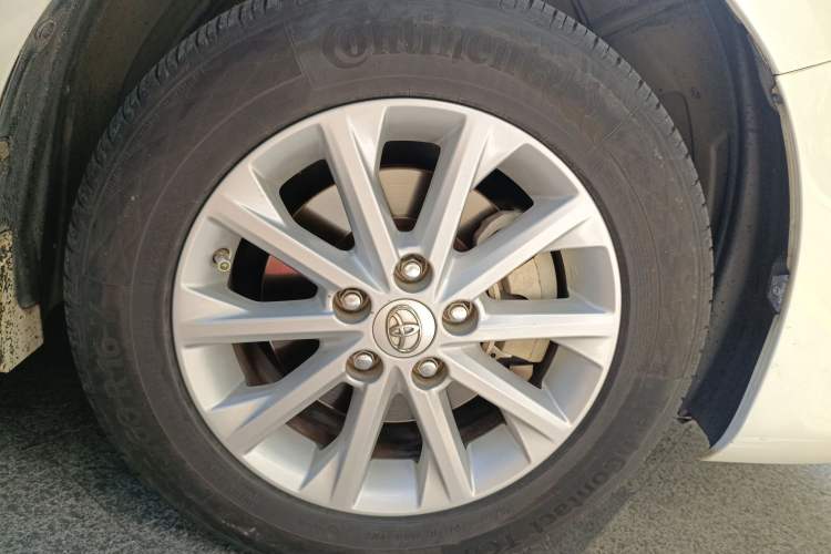 Used Toyota Camry 2016 2.0G 10th Anniversary Leading Edition Right Front Wheel Hub