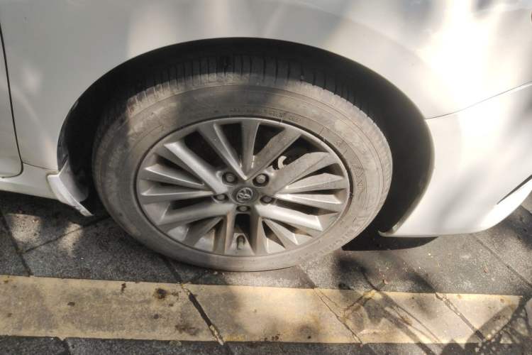 Used Toyota Camry 2016 2.5G 10th Anniversary Deluxe Navigation Edition Right Front Wheel Hub