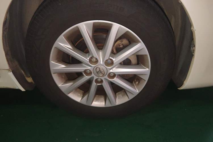 Used Toyota Camry 2016 2.0E 10th Anniversary Elite Edition Right Front Wheel Hub