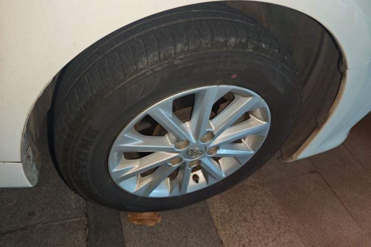 Used Toyota Camry 2016 2.0G 10th Anniversary Leading Edition Right Front Wheel Hub