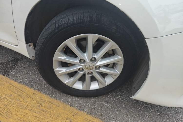 Used Toyota Camry 2016 2.0E 10th Anniversary Elite Edition Right Front Wheel Hub