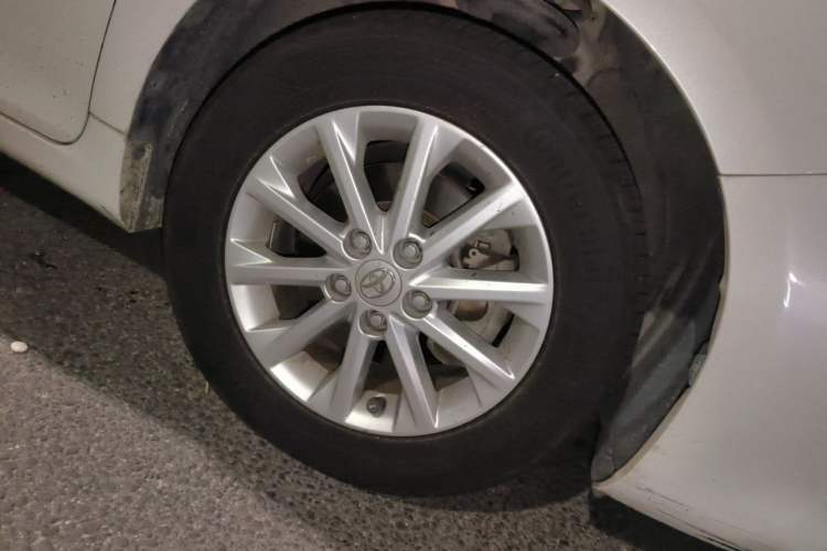 Used Toyota Camry 2016 2.0G 10th Anniversary Leading Edition Right Front Wheel Hub