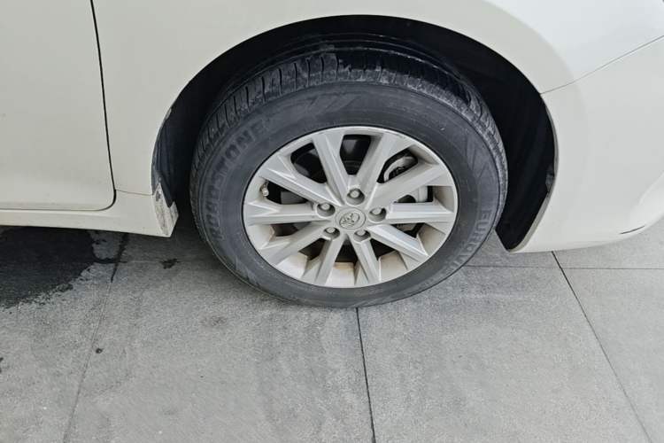 Used Toyota Camry 2016 Dual-Engine 2.5 HG 10th Anniversary Deluxe Navigation Edition Right Front Wheel Hub