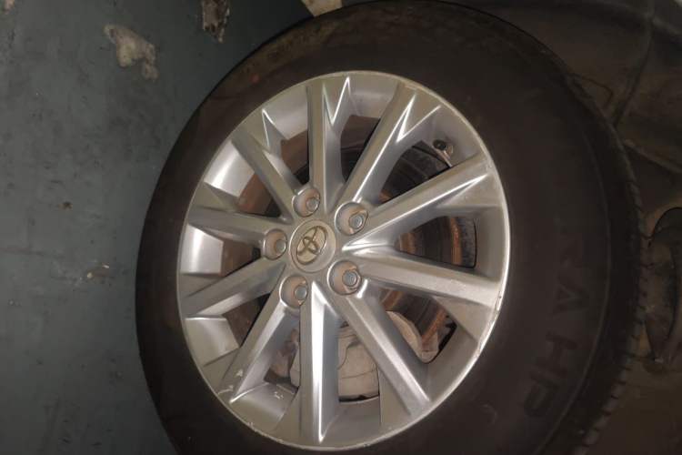 Used Toyota Camry 2016 2.0E 10th Anniversary Elite Edition Right Front Wheel Hub