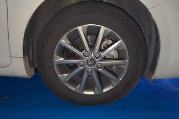 Used Toyota Camry 2016 2.0G 10th Anniversary Luxury Edition Right Front Wheel Hub