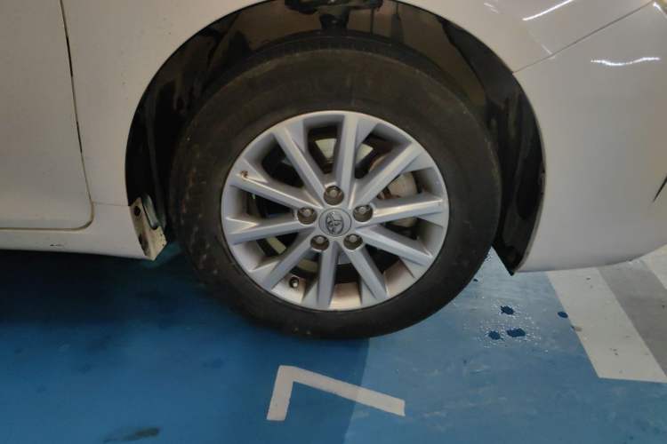 Used Toyota Camry 2016 2.0G 10th Anniversary Leading Edition Right Front Wheel Hub
