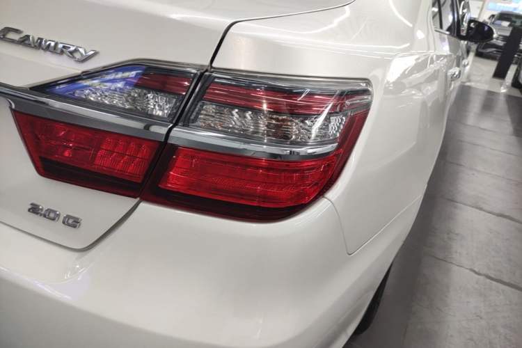 Used Toyota Camry 2016 2.0G 10th Anniversary Leading Edition Right Rear Taillight