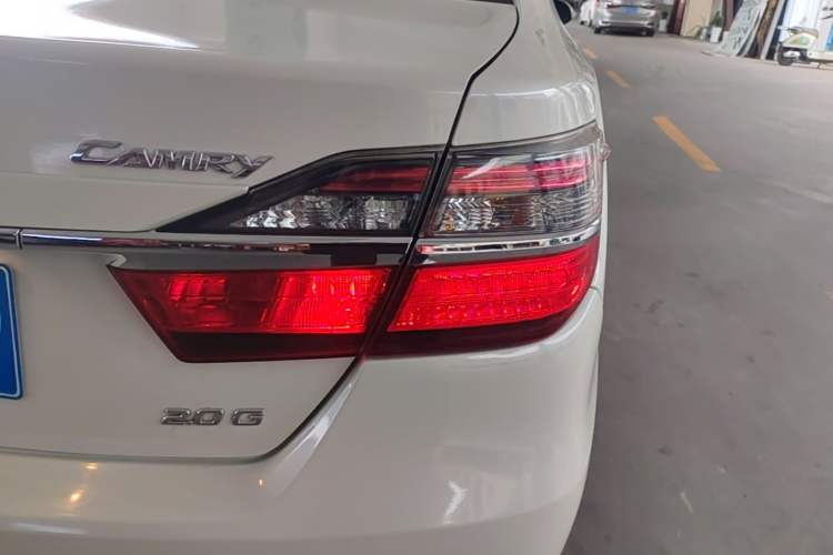 Used Toyota Camry 2016 2.0G 10th Anniversary Leading Edition Right Rear Taillight