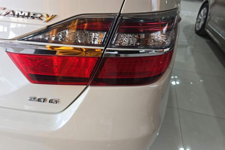 Used Toyota Camry 2016 2.0G 10th Anniversary Leading Edition Right Rear Taillight