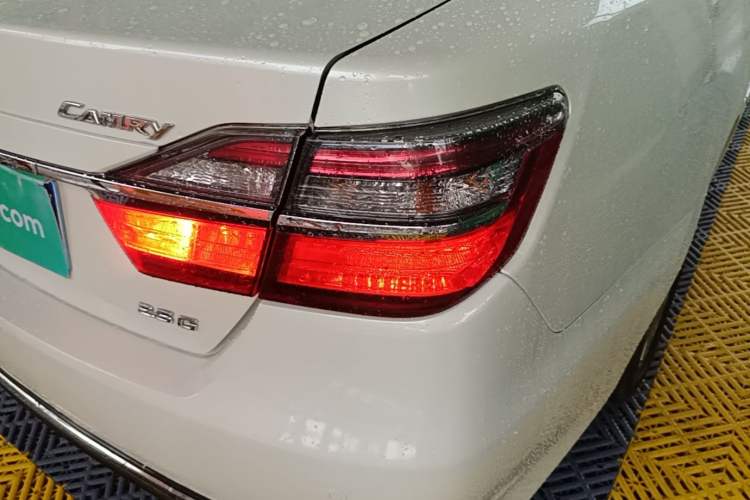 Used Toyota Camry 2016 2.5G 10th Anniversary Deluxe Navigation Edition Right Rear Taillight