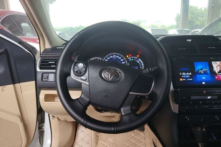 Used Toyota Camry 2016 2.0G 10th Anniversary Leading Edition Steering Wheel