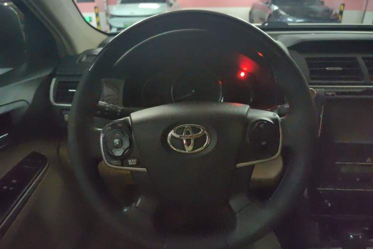 Used Toyota Camry 2016 2.0G 10th Anniversary Luxury Edition Steering Wheel