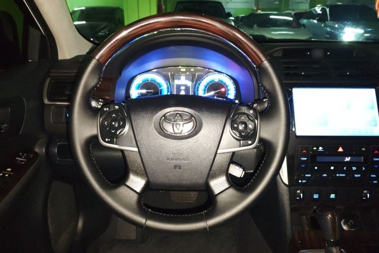 Used Toyota Camry 2016 Dual-Engine 2.5 HG 10th Anniversary Deluxe Navigation Edition Steering Wheel