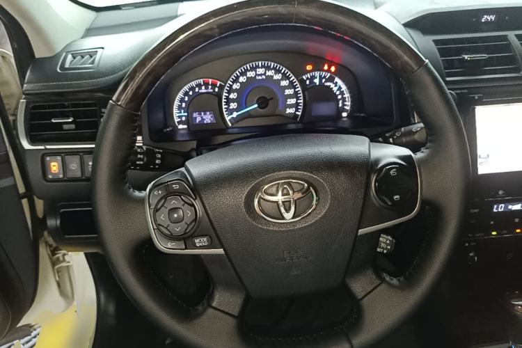 Used Toyota Camry 2016 2.5G 10th Anniversary Deluxe Navigation Edition Steering Wheel