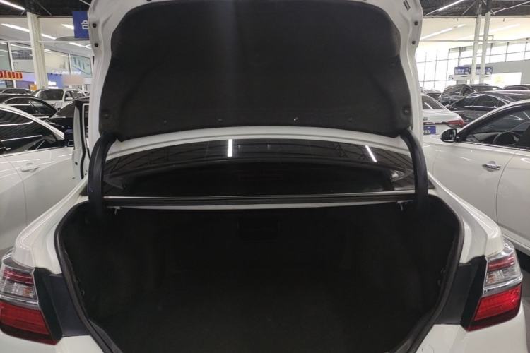 Used Toyota Camry 2016 2.0G 10th Anniversary Leading Edition Trunk