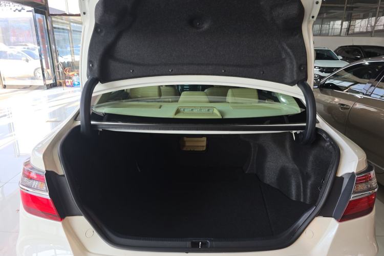 Used Toyota Camry 2016 2.0G 10th Anniversary Leading Edition Trunk