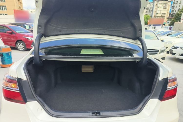 Used Toyota Camry 2016 2.0E 10th Anniversary Elite Edition Trunk