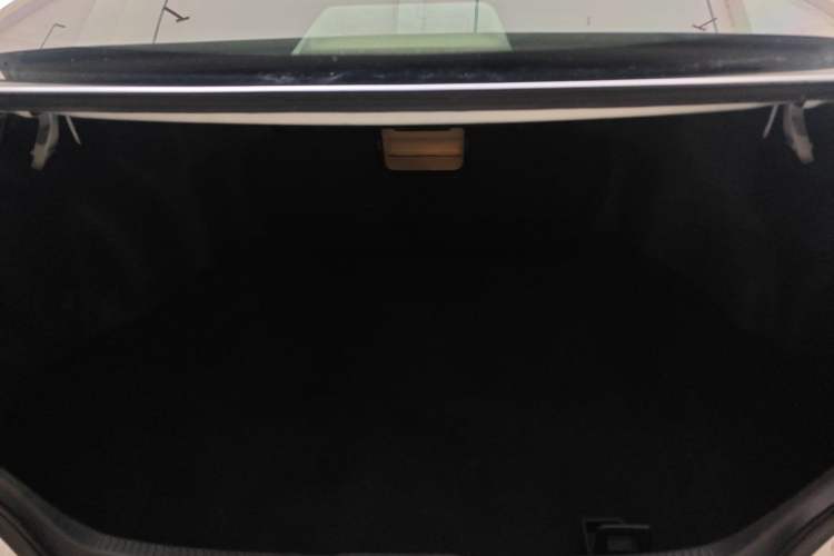 Used Toyota Camry 2016 2.0E 10th Anniversary Elite Edition Trunk