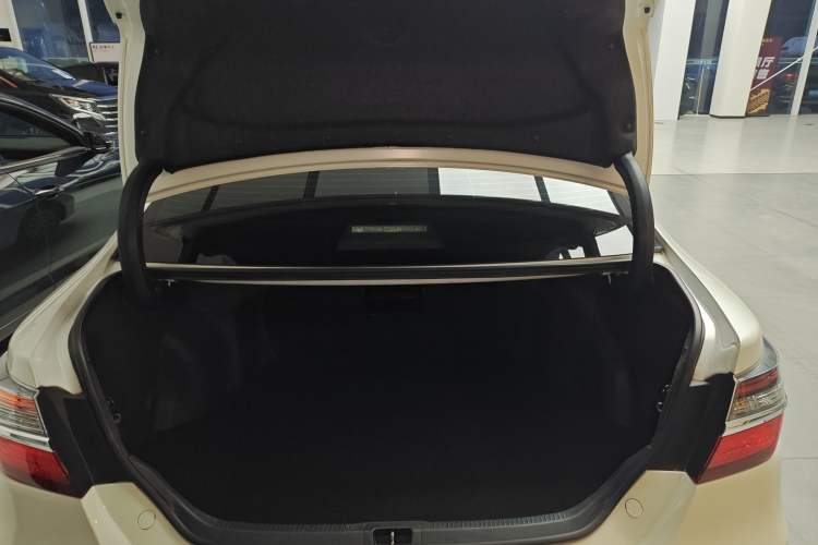Used Toyota Camry 2016 2.0G 10th Anniversary Luxury Edition Trunk