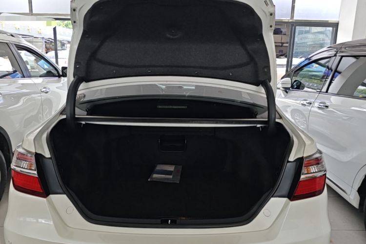 Used Toyota Camry 2016 2.0G 10th Anniversary Leading Edition Trunk