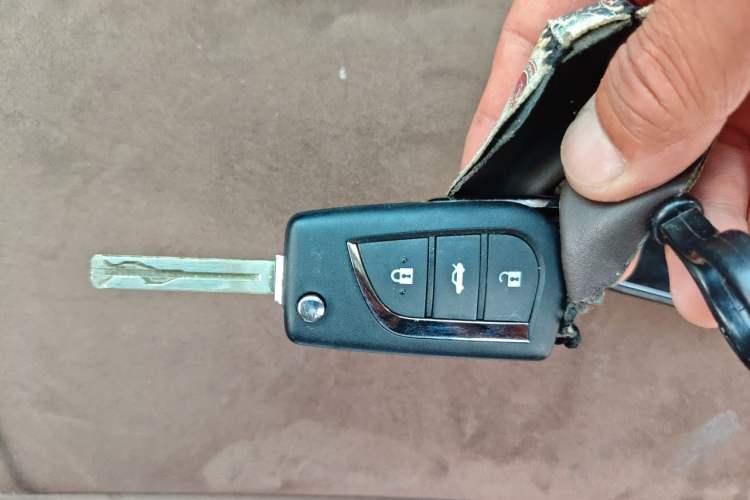 Used Toyota Camry 2016 2.0G 10th Anniversary Luxury Edition Vehicle Key