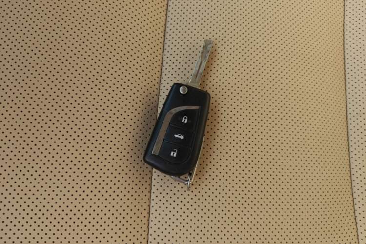 Used Toyota Camry 2016 2.0G 10th Anniversary Leading Edition Vehicle Key