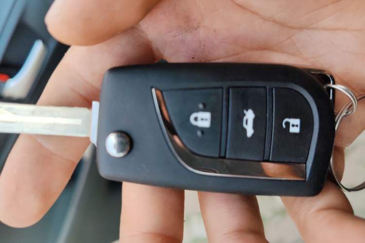 Used Toyota Camry 2016 2.0G 10th Anniversary Leading Edition Vehicle Key
