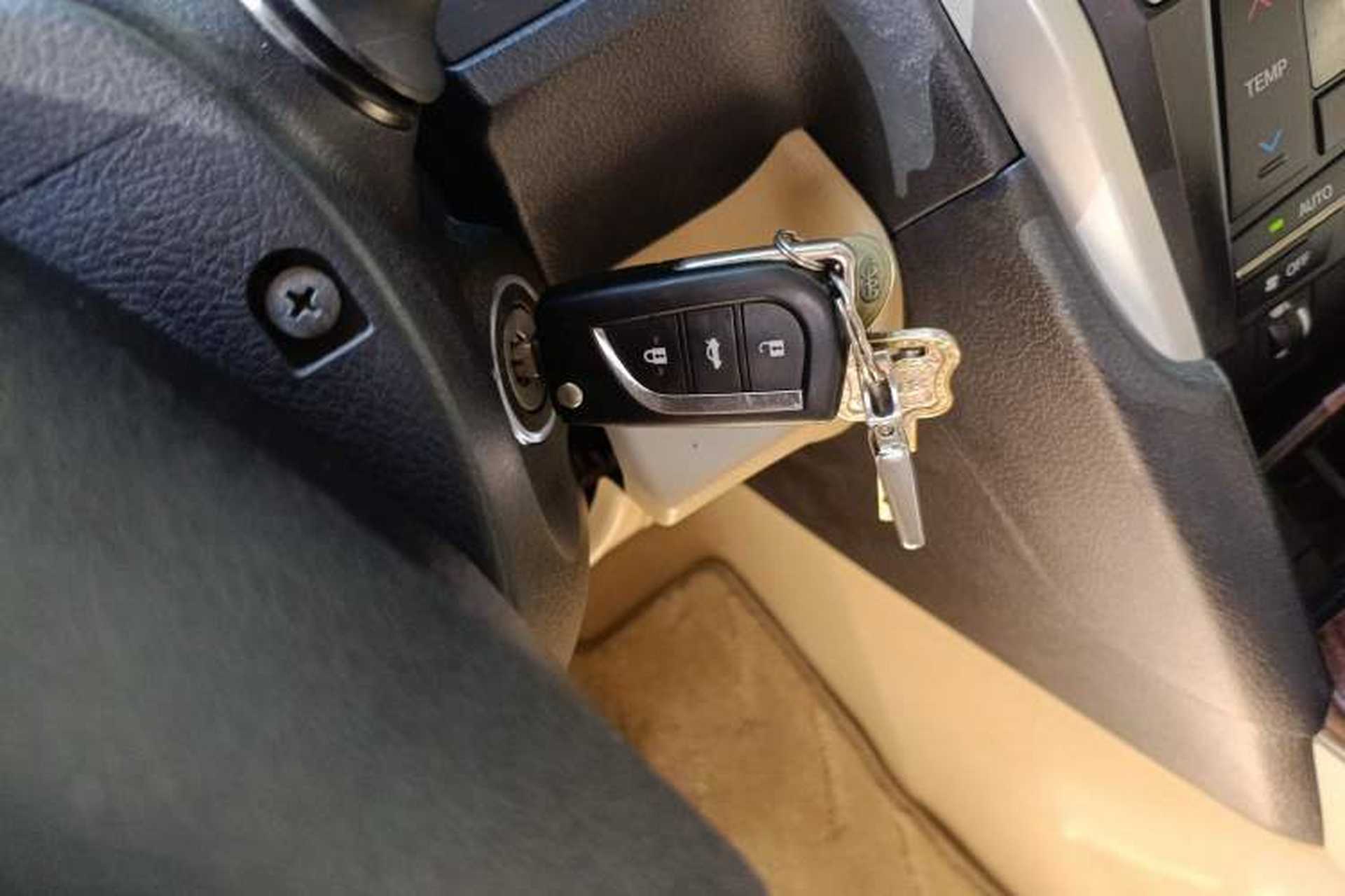 Used Toyota Camry 2016 2.0G 10th Anniversary Leading Edition Vehicle Key