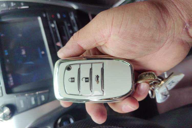 Used Toyota Camry 2016 2.5G 10th Anniversary Deluxe Navigation Edition Vehicle Key